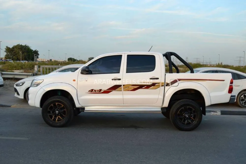 Toyota Hilux 2015 for Sale in Dubai Image-4
