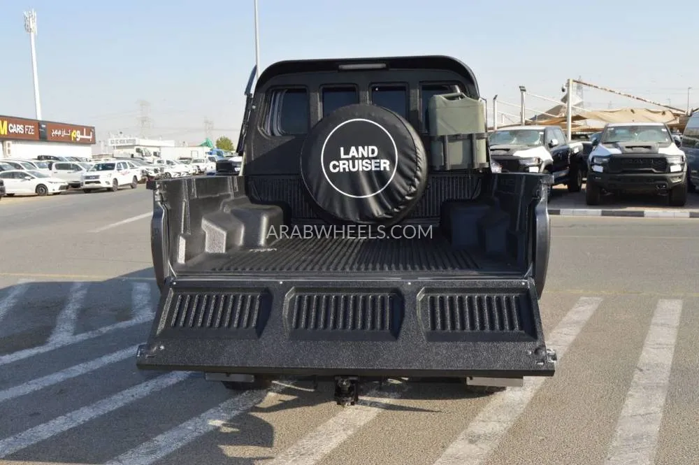 Toyota Land Cruiser 70 Series 2015 for Sale in Dubai Image-10