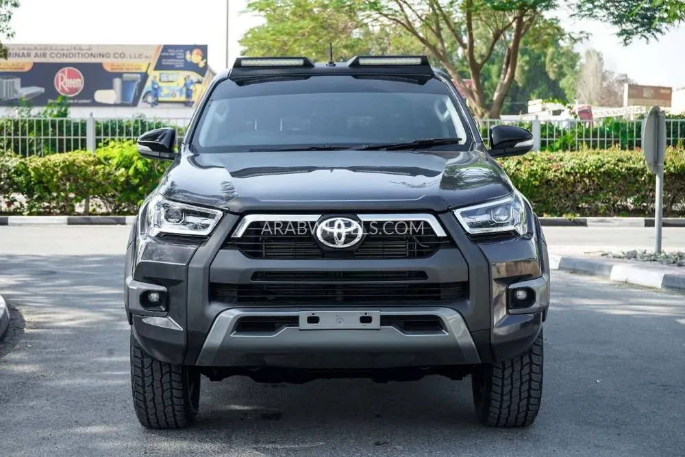 Toyota Hilux 2018 for Sale in Dubai Image-2