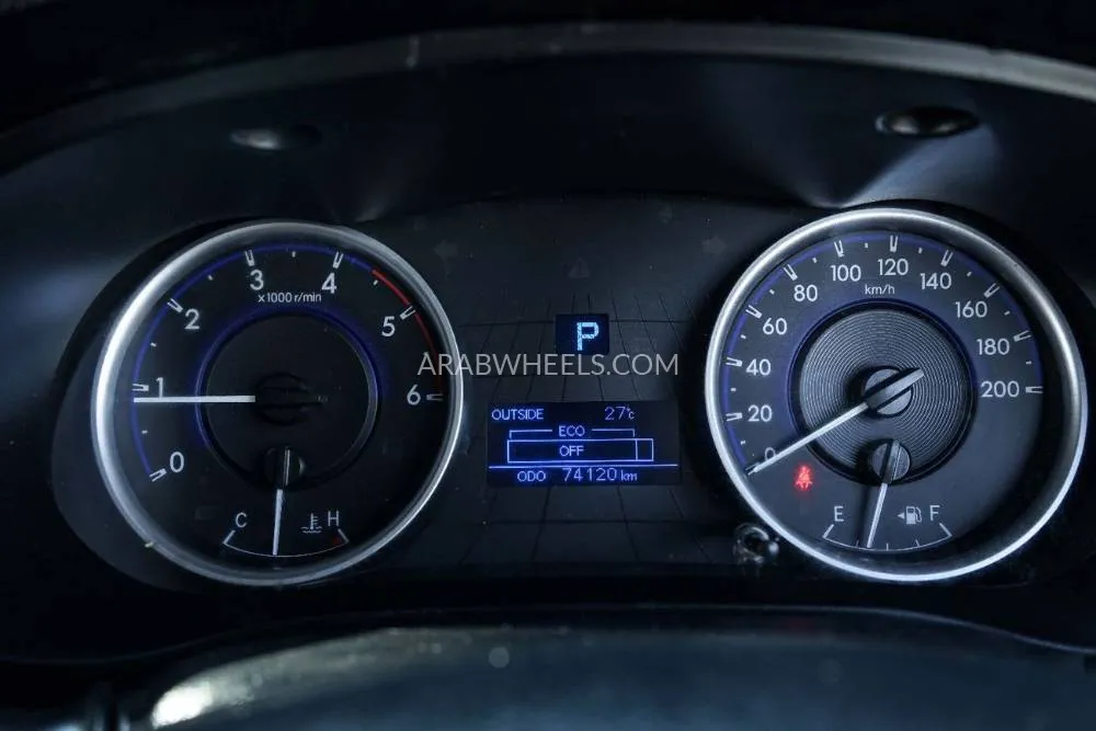 Toyota Hilux 2018 for Sale in Dubai Image-9