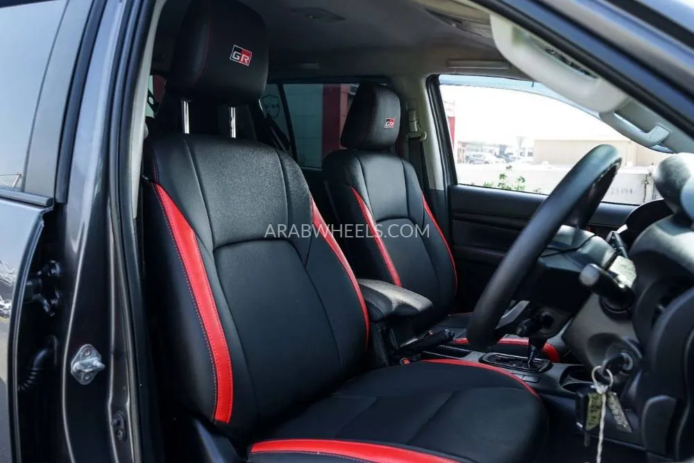 Toyota Hilux 2018 for Sale in Dubai Image-24