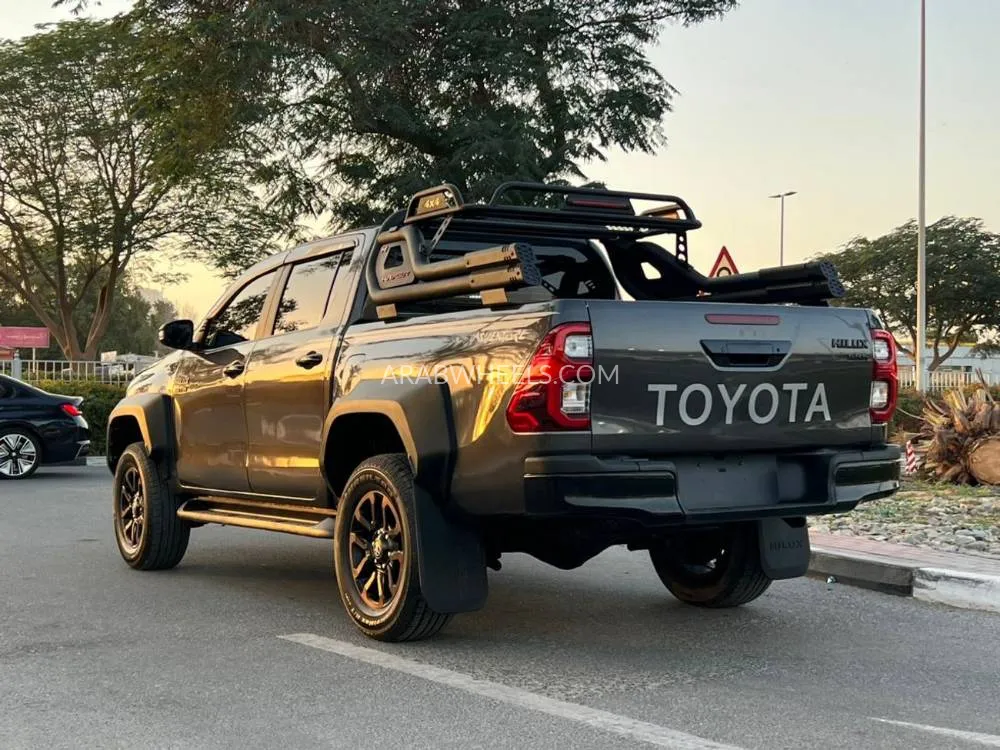 Toyota Hilux 2021 for Sale in Dubai Image-4
