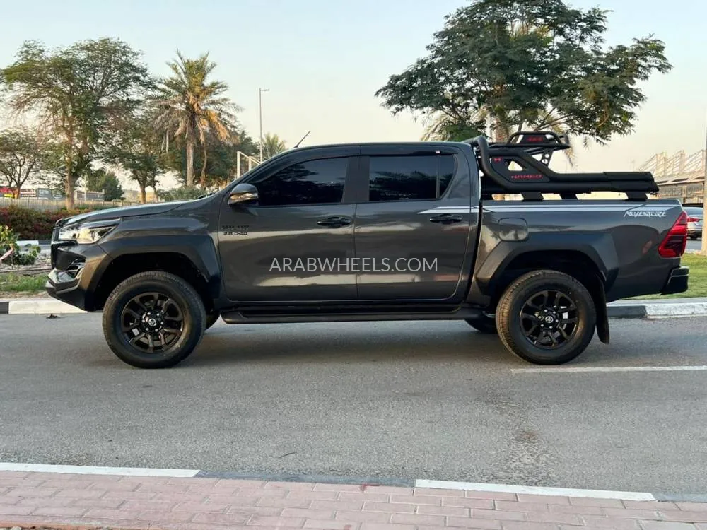Toyota Hilux 2021 for Sale in Dubai Image-5
