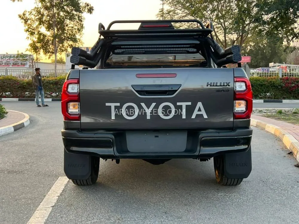 Toyota Hilux 2021 for Sale in Dubai Image-7