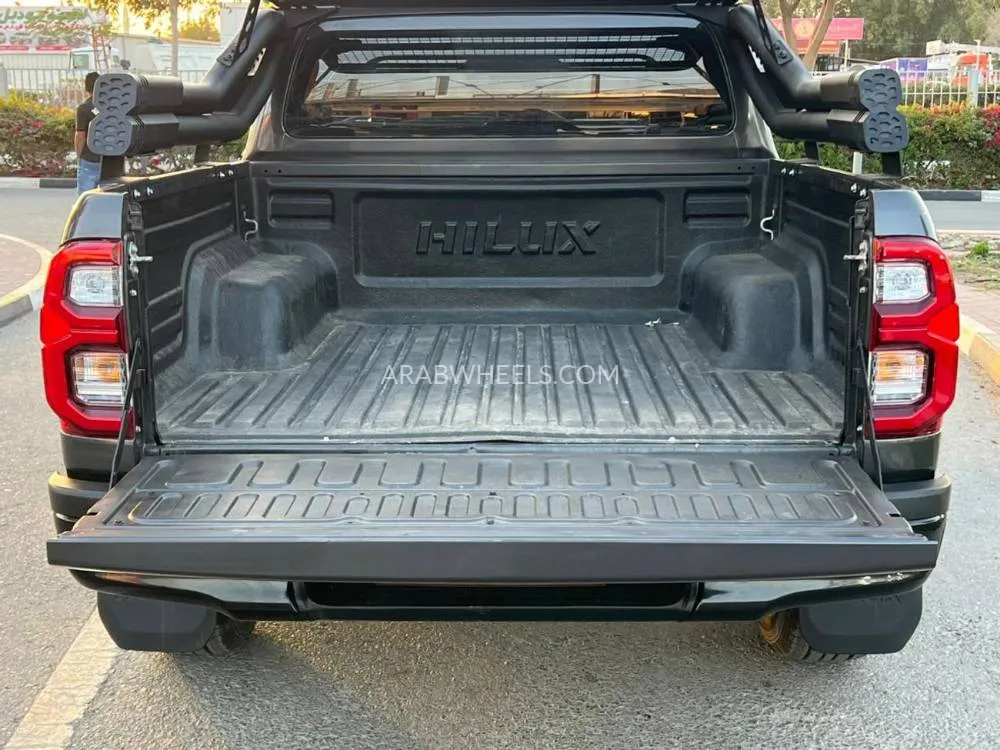 Toyota Hilux 2021 for Sale in Dubai Image-8