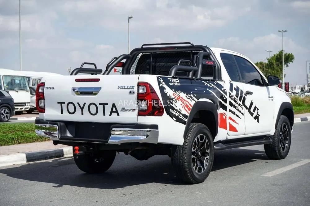 Toyota Hilux 2021 for Sale in Dubai Image-4