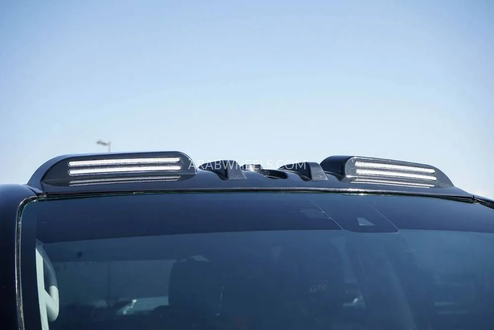 Toyota Hilux 2022 for Sale in Dubai Image-7