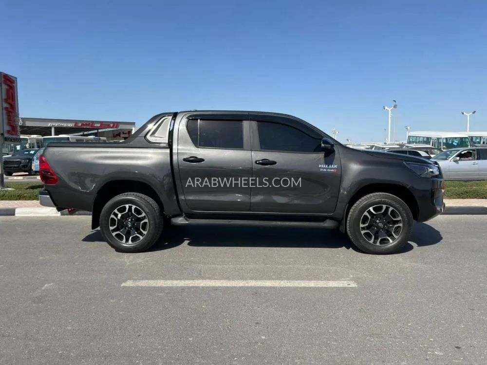 Toyota Hilux 2022 for Sale in Dubai Image-4
