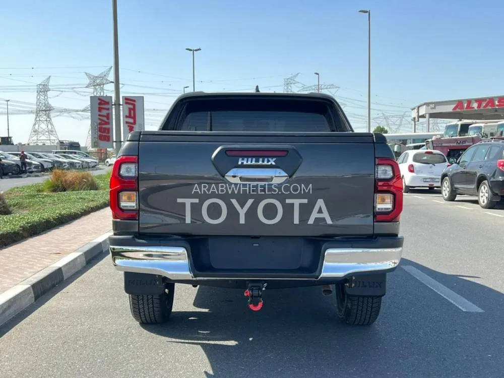 Toyota Hilux 2022 for Sale in Dubai Image-8