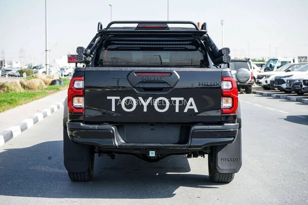 Toyota Hilux 2023 for Sale in Dubai Image-6