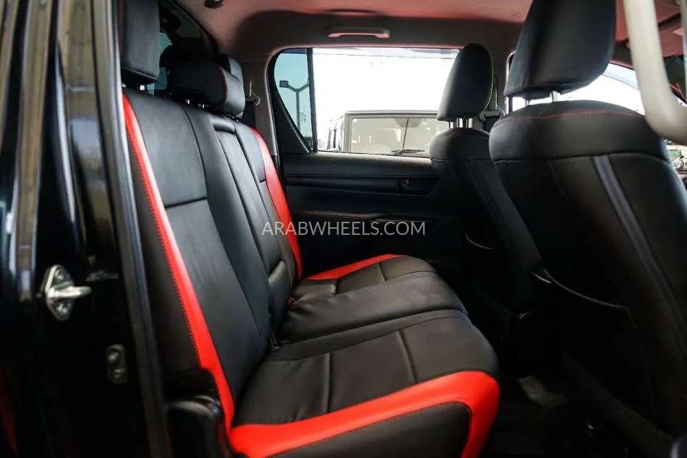 Toyota Hilux 2023 for Sale in Dubai Image-25