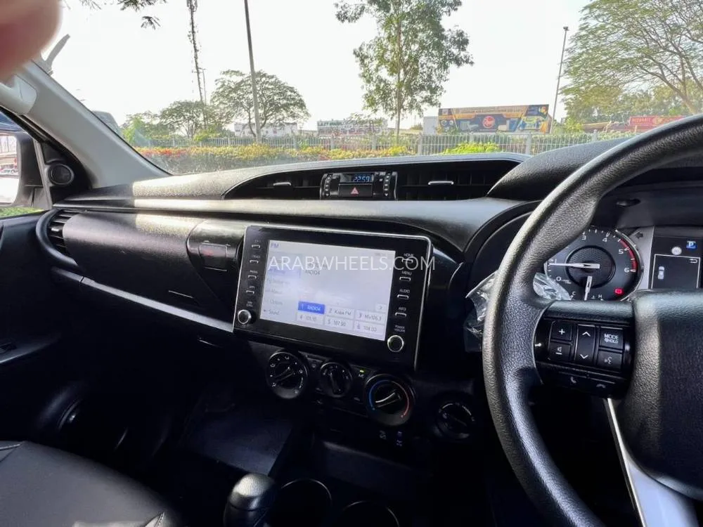 Toyota Hilux 2023 for Sale in Dubai Image-12