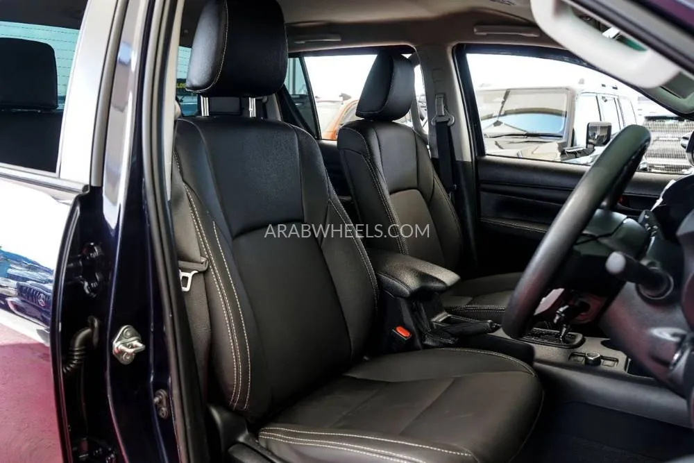 Toyota Hilux 2024 for Sale in Dubai Image-17