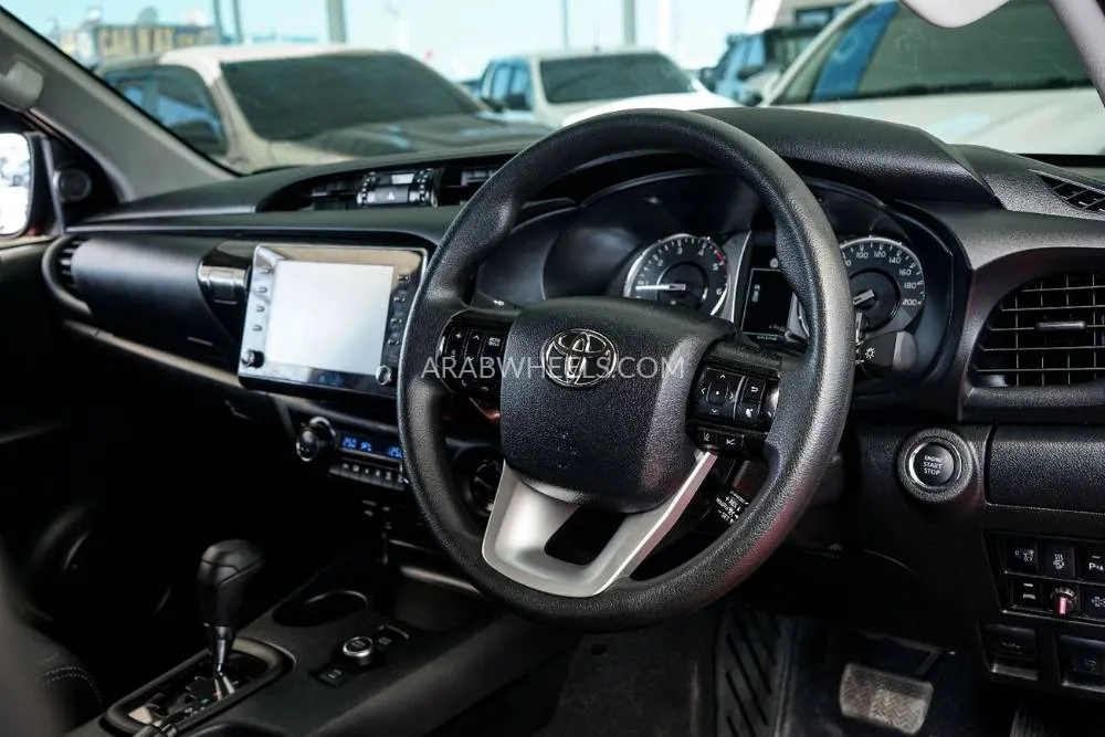 Toyota Hilux 2024 for Sale in Dubai Image-18