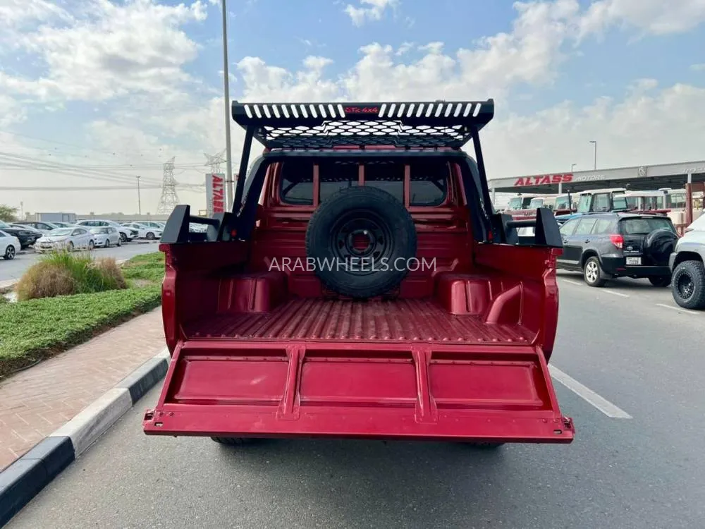 Toyota Land Cruiser 70 Series 2017 for Sale in Dubai Image-10