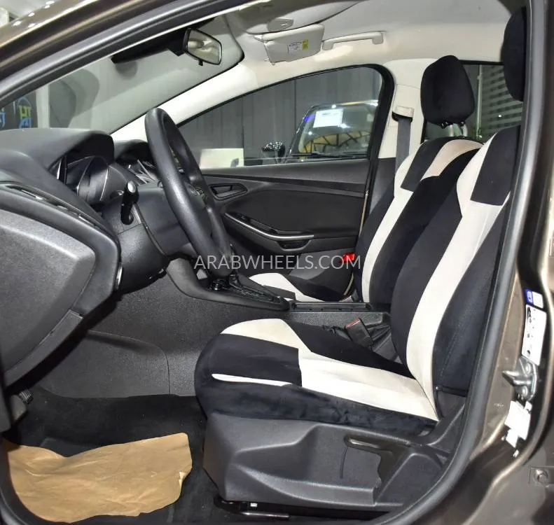 Ford Focus 2017 for Sale in Dubai Image-9