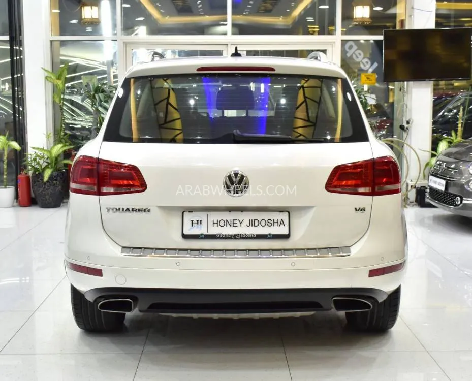 Volkswagen Touareg 2014 for Sale in Dubai Image-5