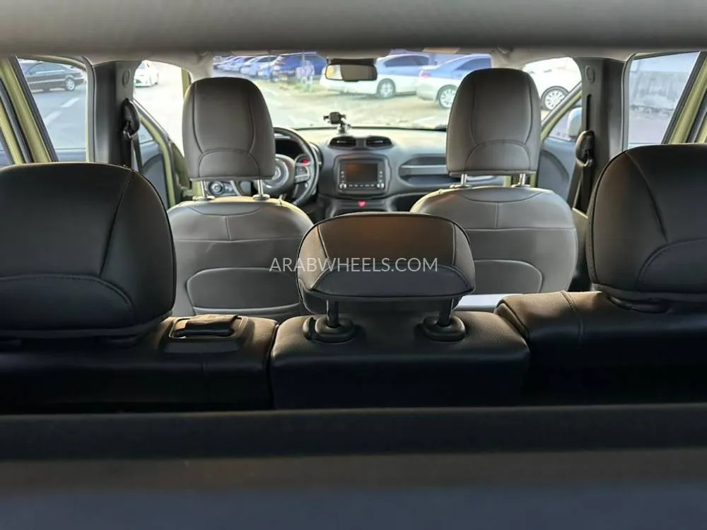 Jeep Renegade 2015 for Sale in Sharjah Image-11