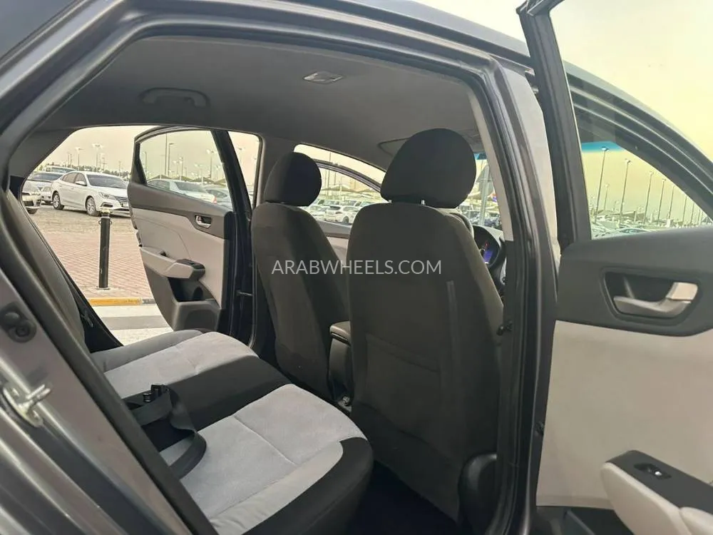 Hyundai Accent 2018 for Sale in Sharjah Image-10