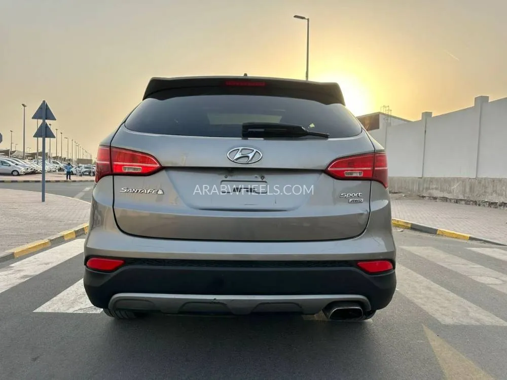 Hyundai Grand Santa Fe 2013 for Sale in Sharjah Image-2
