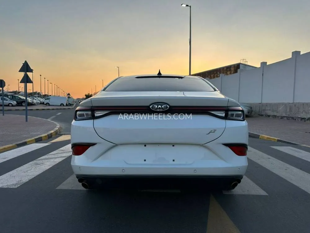 JAC J7 2023 for Sale in Sharjah Image-2