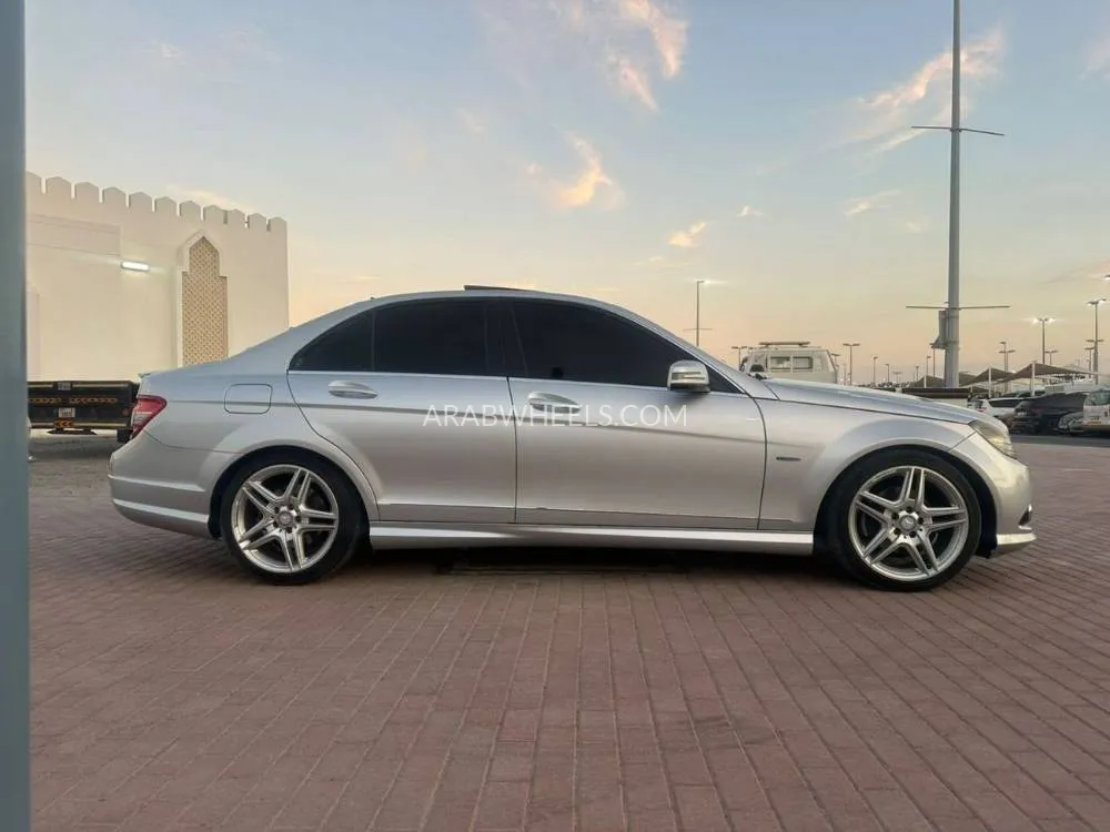 Mercedes Benz C Class 2010 for Sale in Sharjah Image-5