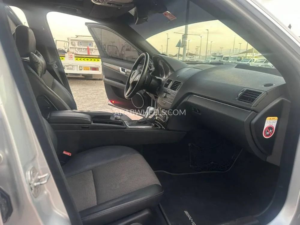 Mercedes Benz C Class 2010 for Sale in Sharjah Image-12