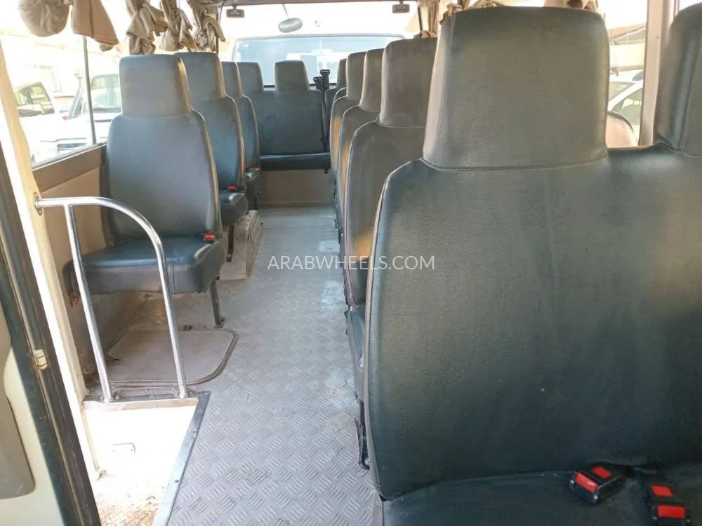 Toyota Coaster 2011 for Sale in Ajman Image-5