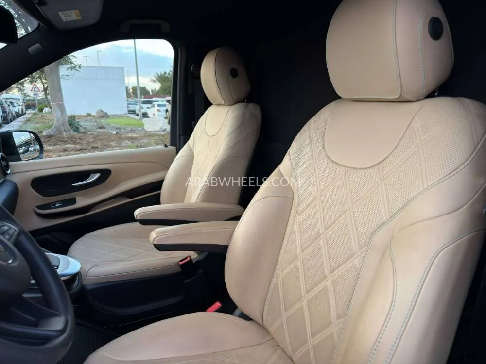 مرسيدس بنز كلاس V 2023 for Sale in دبي Image-6