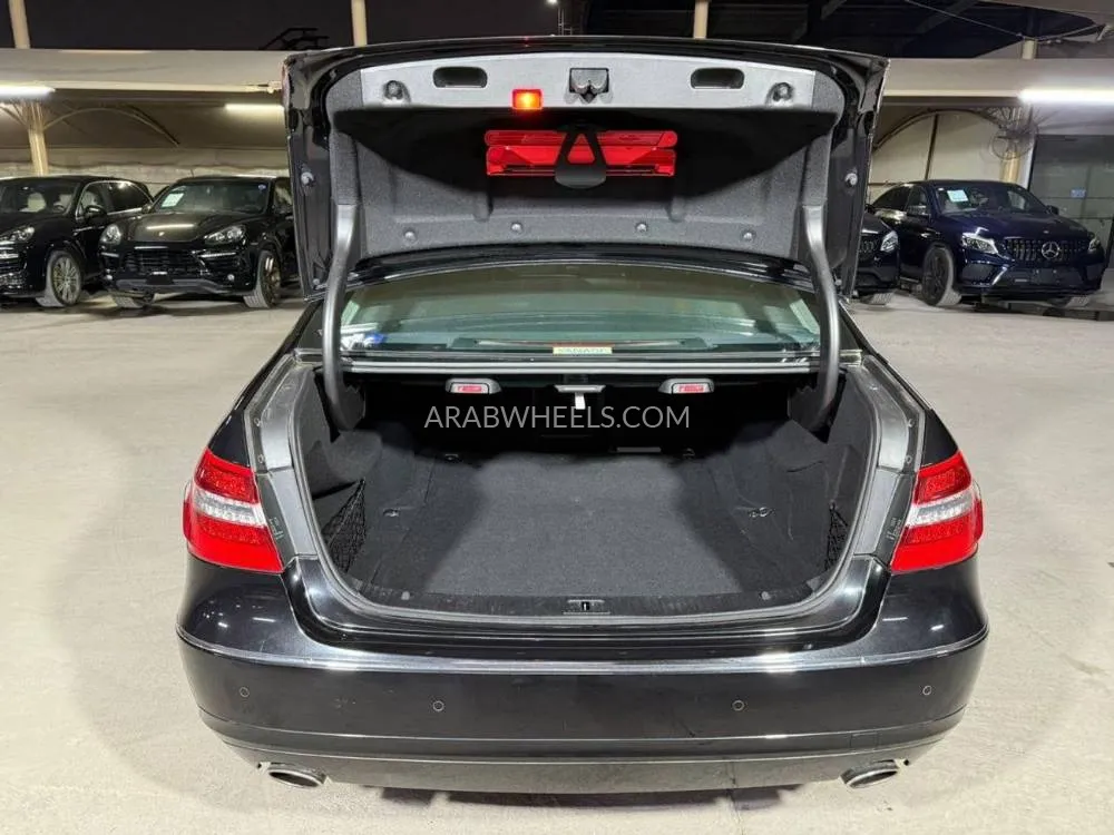 Mercedes Benz E Class 2010 for Sale in Dubai Image-10