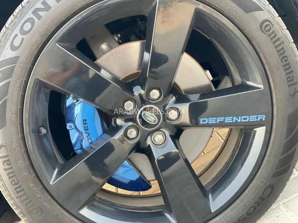 Land Rover Defender 2023 for Sale in Sharjah Image-12