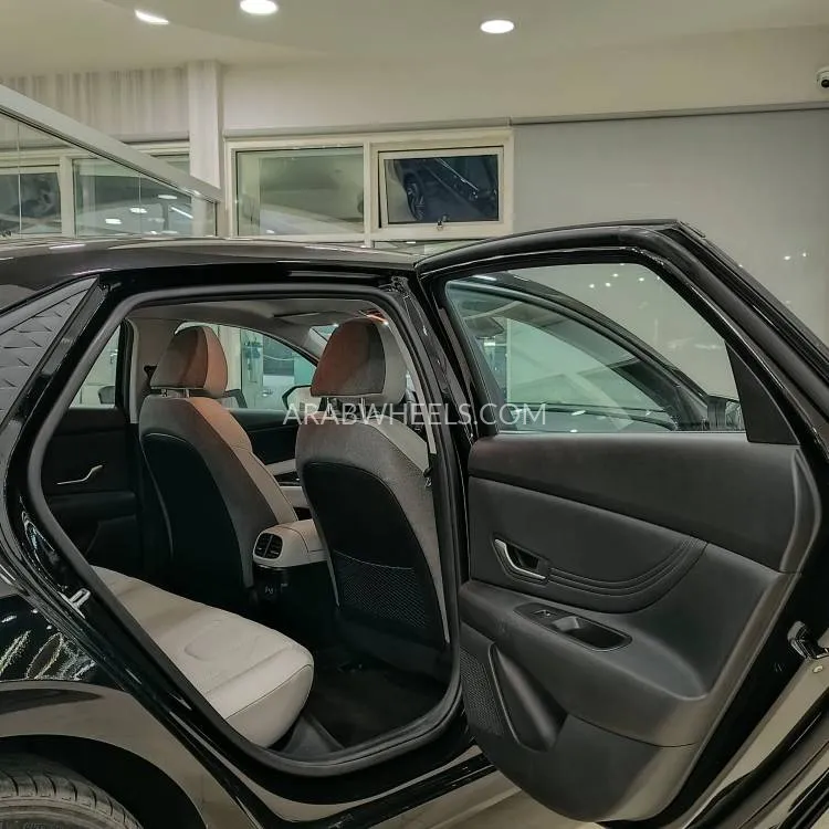 Hyundai Elantra 2024 for Sale in Sharjah Image-8