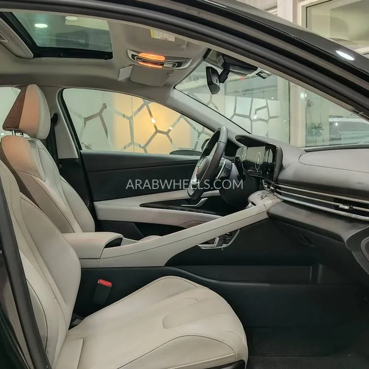 Hyundai Elantra 2024 for Sale in Sharjah Image-10