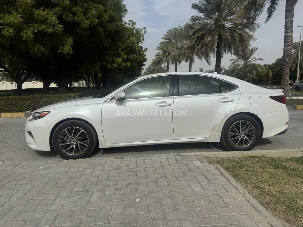 لكزس ES 2016 for Sale in الشارقة Image-3