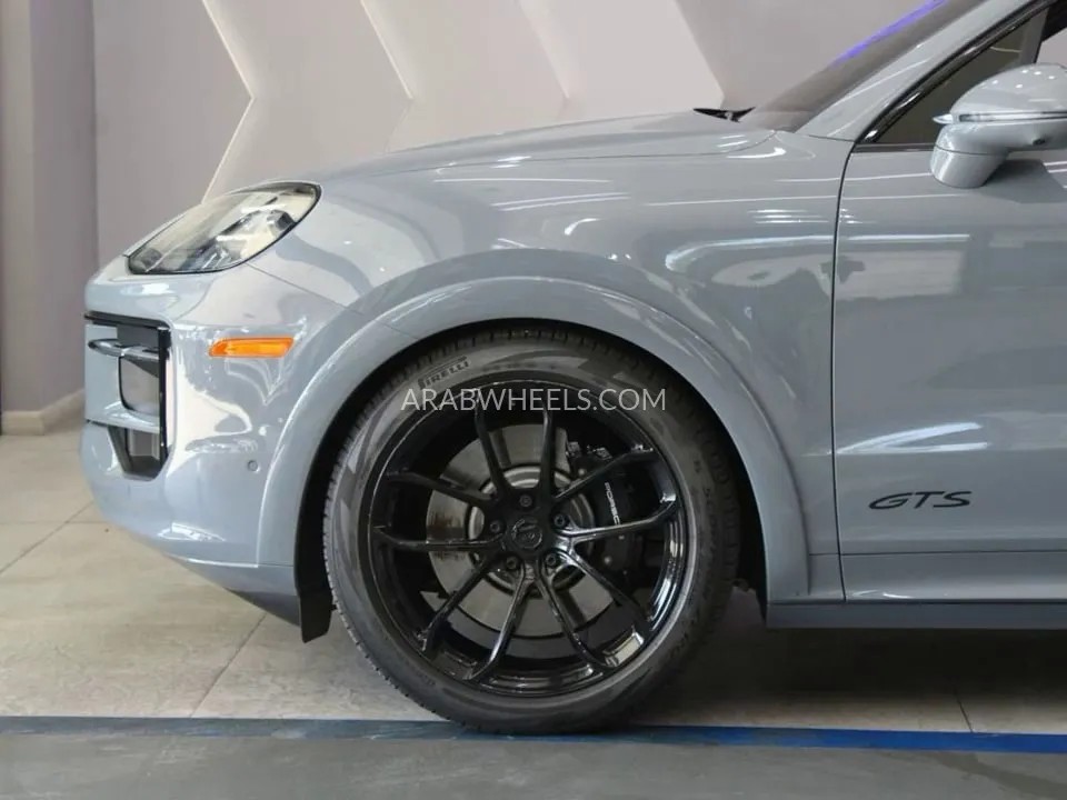 Porsche Cayenne 2025 for Sale in Dubai Image-4