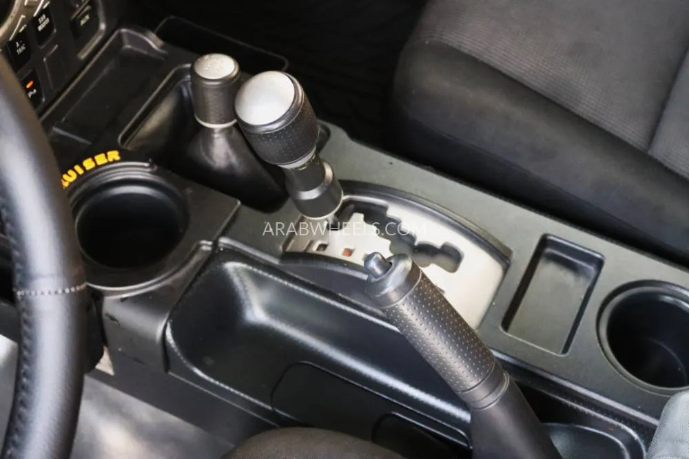 Toyota FJ Cruiser 2008 for Sale in Sharjah Image-8