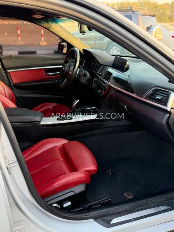 بي إم دبليو الفئة الثالثة 2017 for Sale in الفجيرة Image-8