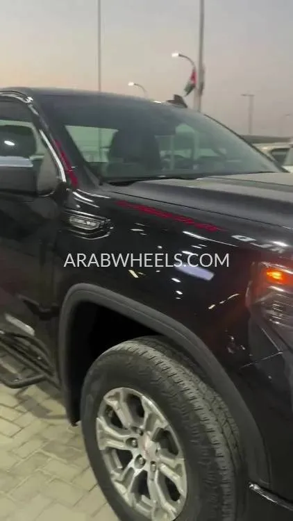 GMC Sierra 2023 for Sale in Abu Dhabi Image-3