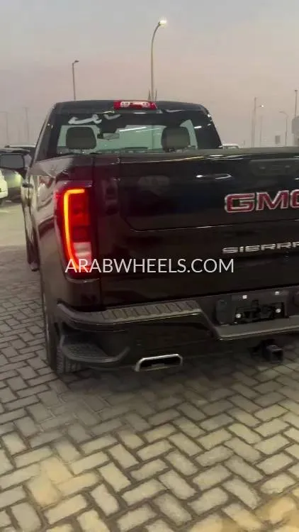 GMC Sierra 2023 for Sale in Abu Dhabi Image-9