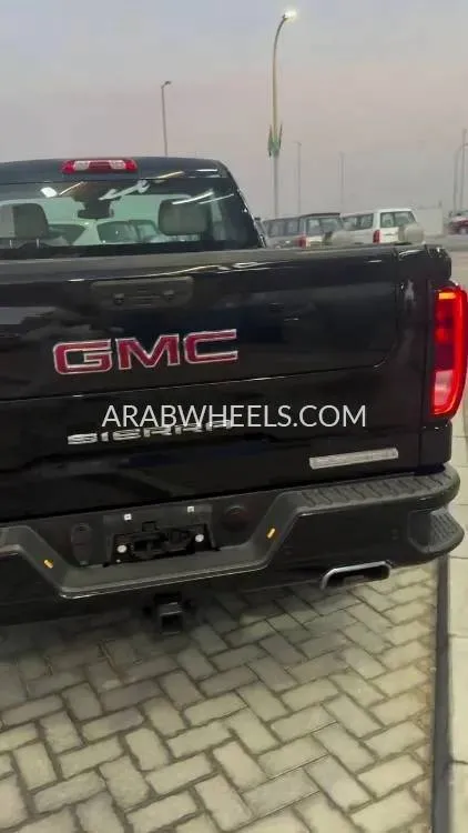 GMC Sierra 2023 for Sale in Abu Dhabi Image-10