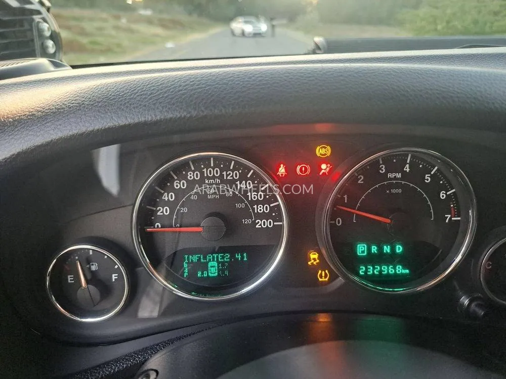 جيب رانجلر 2015 for Sale in الشارقة Image-12