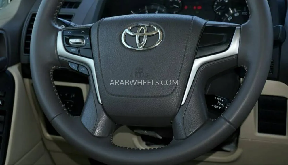 تويوتا لاند كروزر برادو 2023 for Sale in دبي Image-17