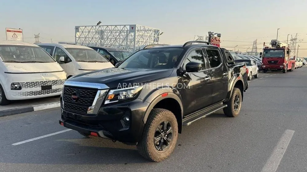 نيسان  نافارا 2023 for Sale in دبي Image-3