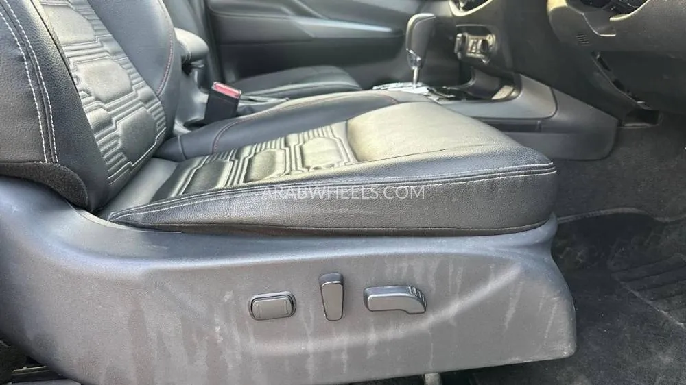 نيسان  نافارا 2023 for Sale in دبي Image-13