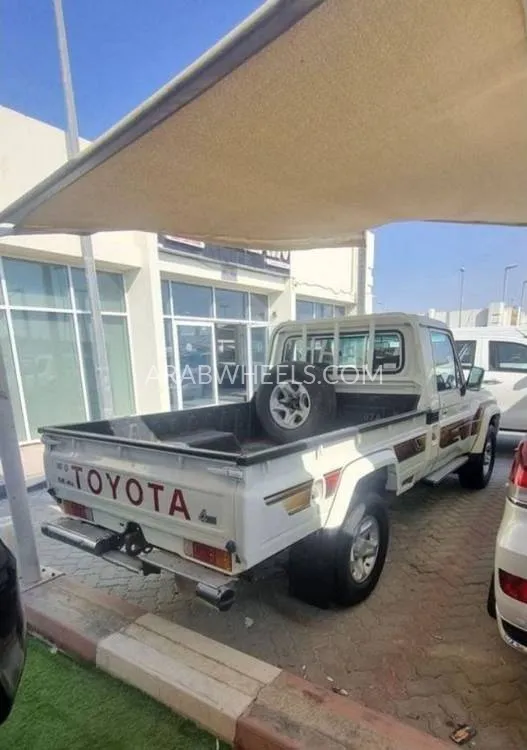 Toyota Land Cruiser 70 Series 2015 for Sale in Sharjah Image-5
