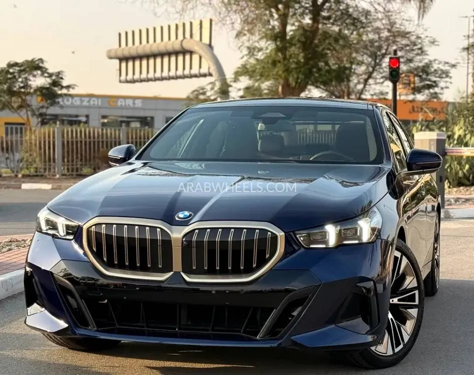 بي إم دبليو الفئة الخامسة 2024 for Sale in دبي Image-4