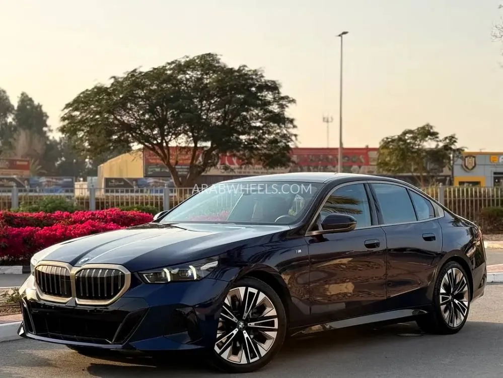 بي إم دبليو الفئة الخامسة 2024 for Sale in دبي Image-8