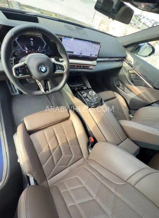 بي إم دبليو الفئة الخامسة 2024 for Sale in دبي Image-9