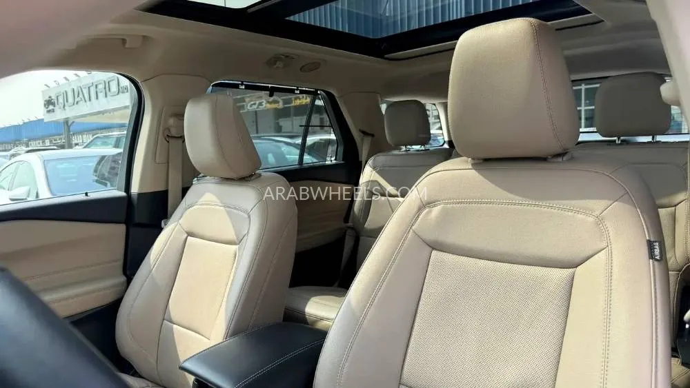Ford Explorer 2022 for Sale in Dubai Image-3