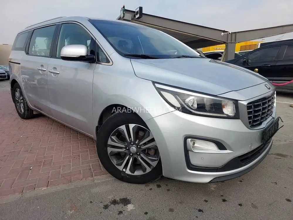 Kia Grand Carnival 2020 for Sale in Sharjah Image-7